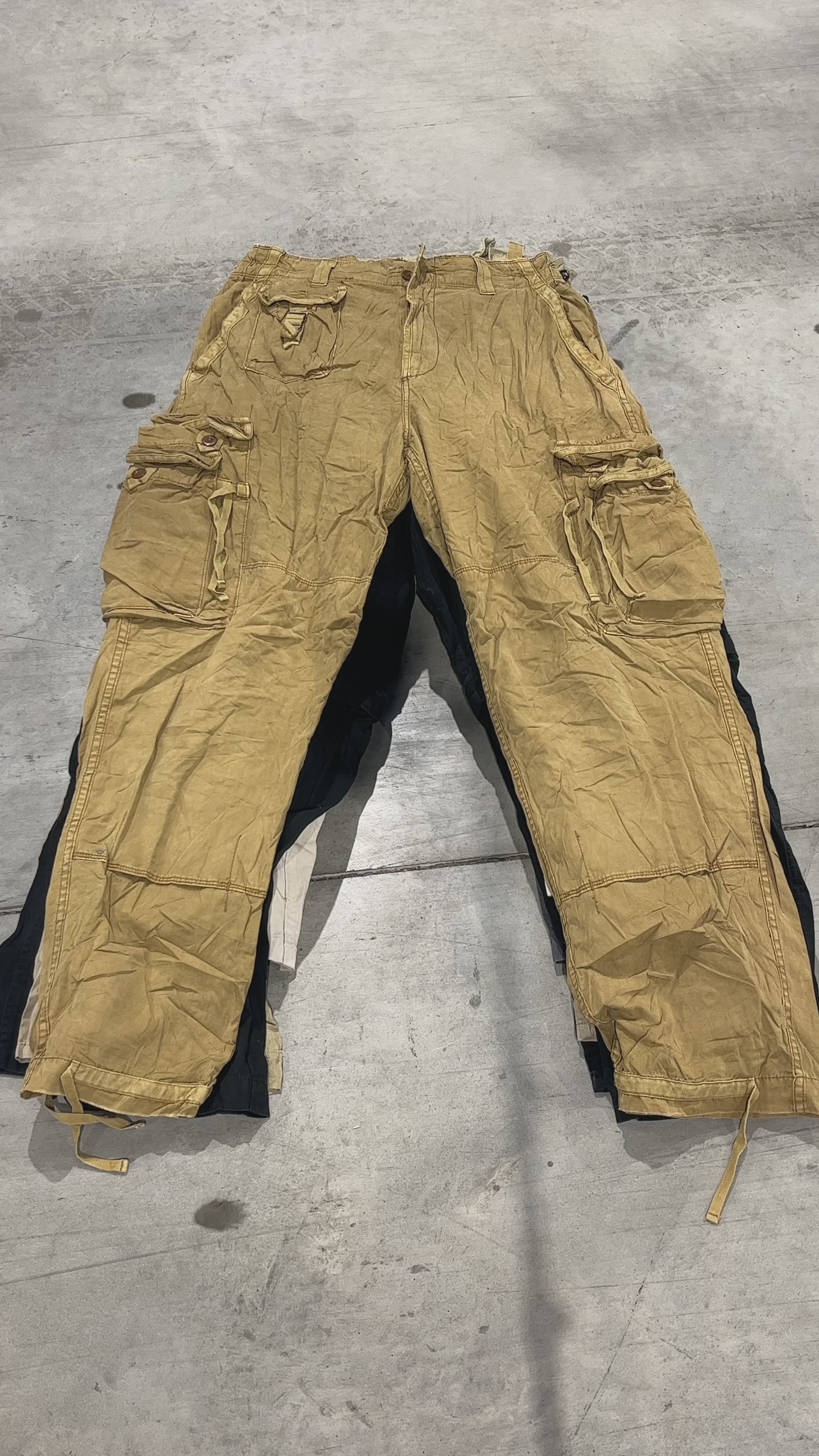 Olive Green Cargo Pants - United by Arrows (Japan Exclusive Streetwear Brand)  | Olive green cargo pants, Green cargo pants, Cargo pants